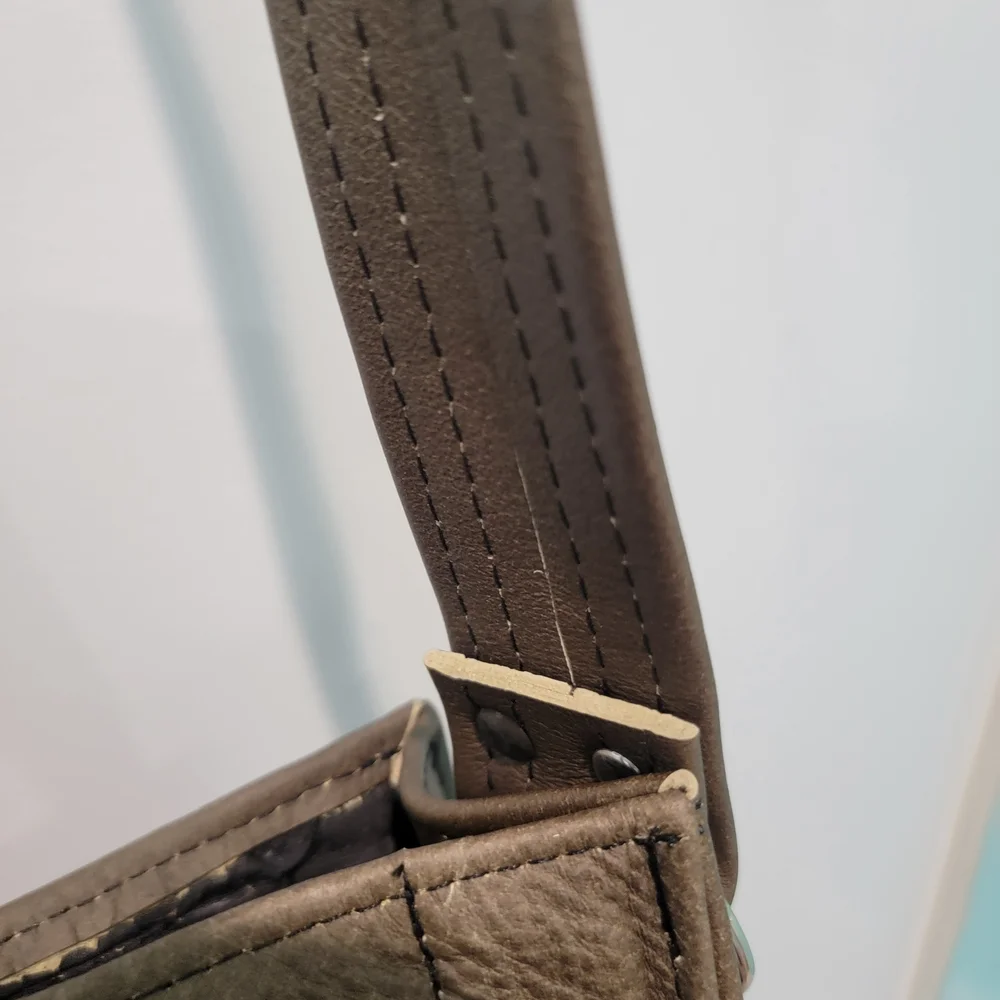 Elegant Tan Leather Men's Messenger Bag